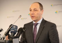 Парубій підписав закони про 75% української на ТБ та заборону георгіївської стрічки